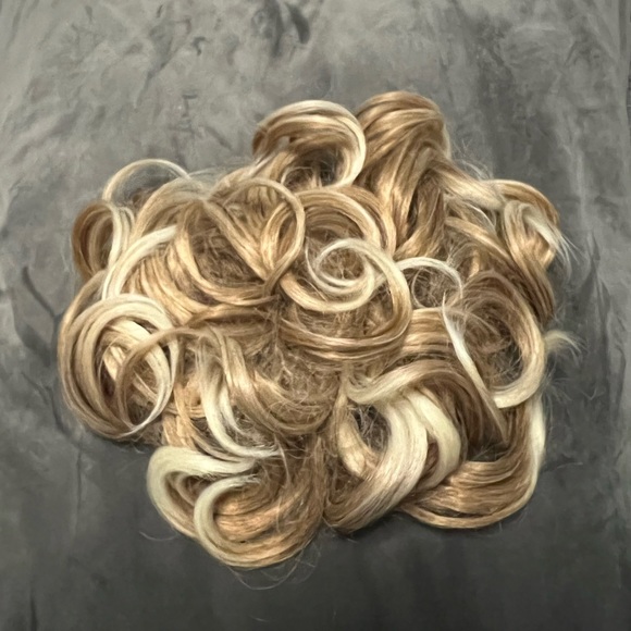 Blonde Mix Up-Do Clip Extensions - Picture 2 of 3